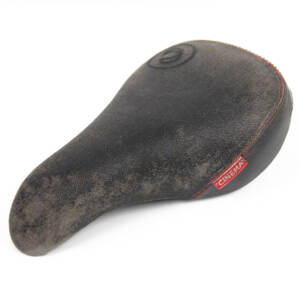 Седло CINEMA Waxed Stealth Pivotal